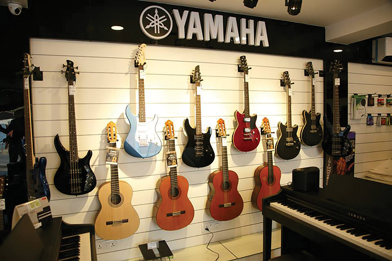 yamaha guitar showroom near me