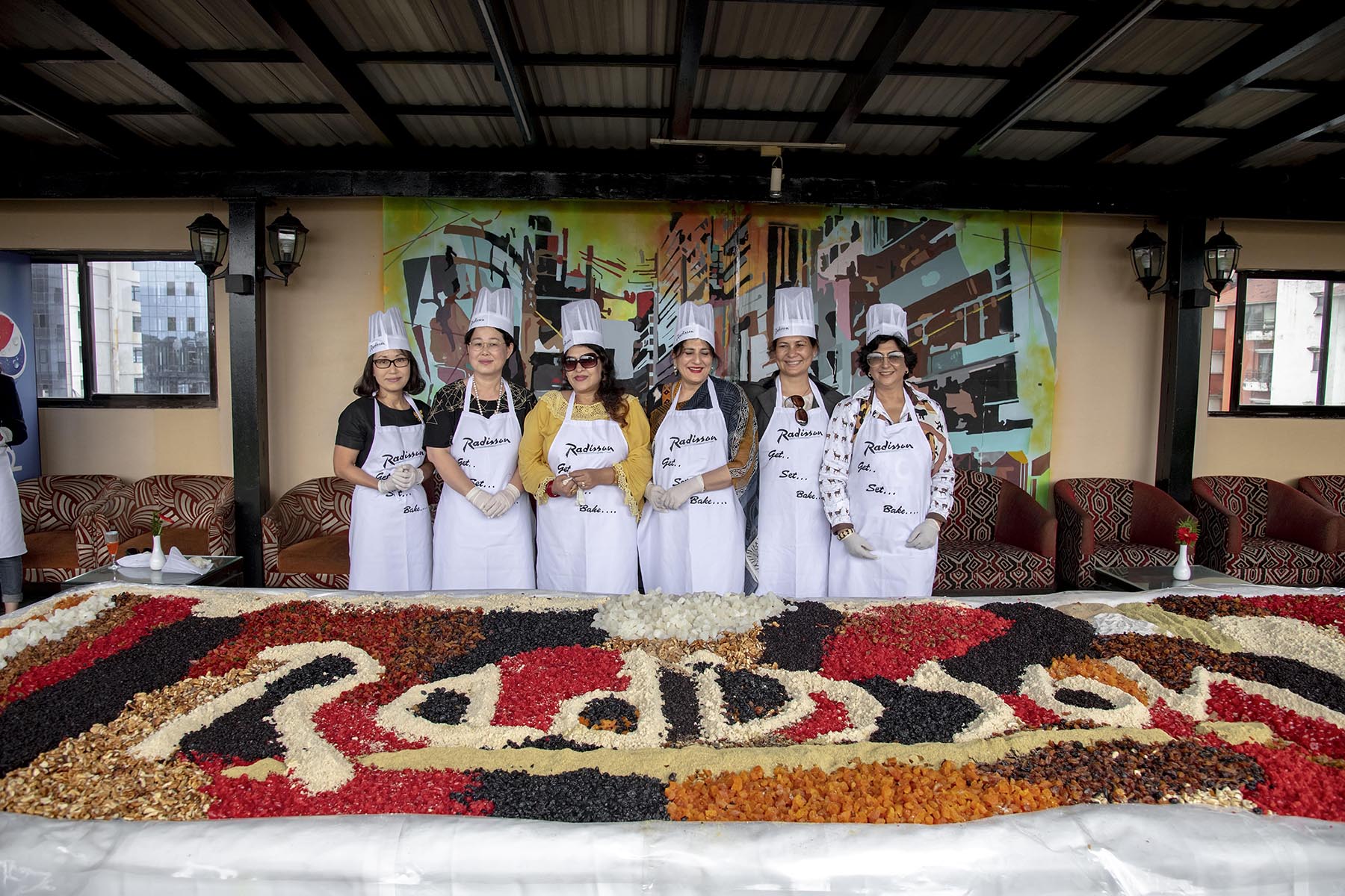 Hotel Radisson Organizes Fruit Soaking Event
