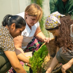  Hotel Yak & Yeti Wraps Up Successful "Cultivating Connections” Event on Earth Day