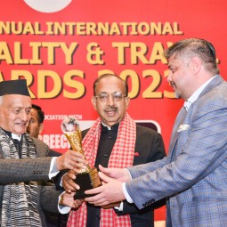 Aloft Kathmandu Thamel Triumphs at the 18th Hospitality India Travel Awards with Wins for "Best General  Manager" and "Leading Business Hotel"