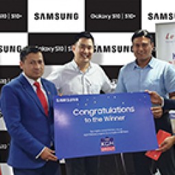 Samsung S10 announced and awarded the winner of  pre-bookings Lucky draw